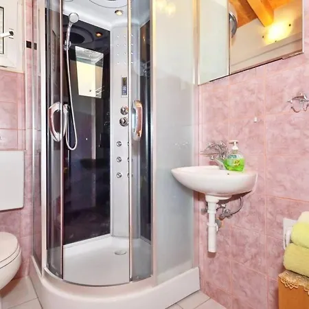 Apartman Bella 4+2 * 두기라트